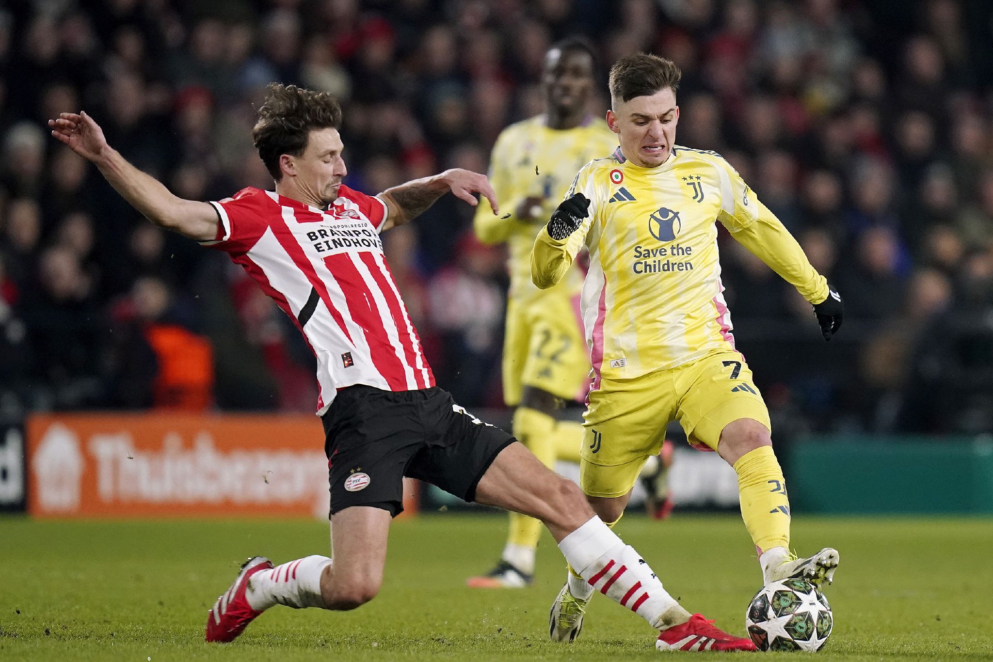 “意甲激烈争霸，追逐欧洲战场的荣耀”