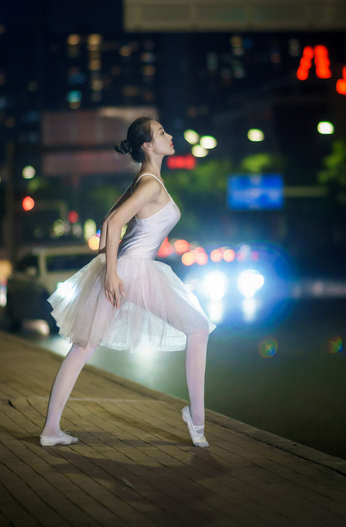 跳水项目荷兰完成难度跃升，荷兰跳高女运动员