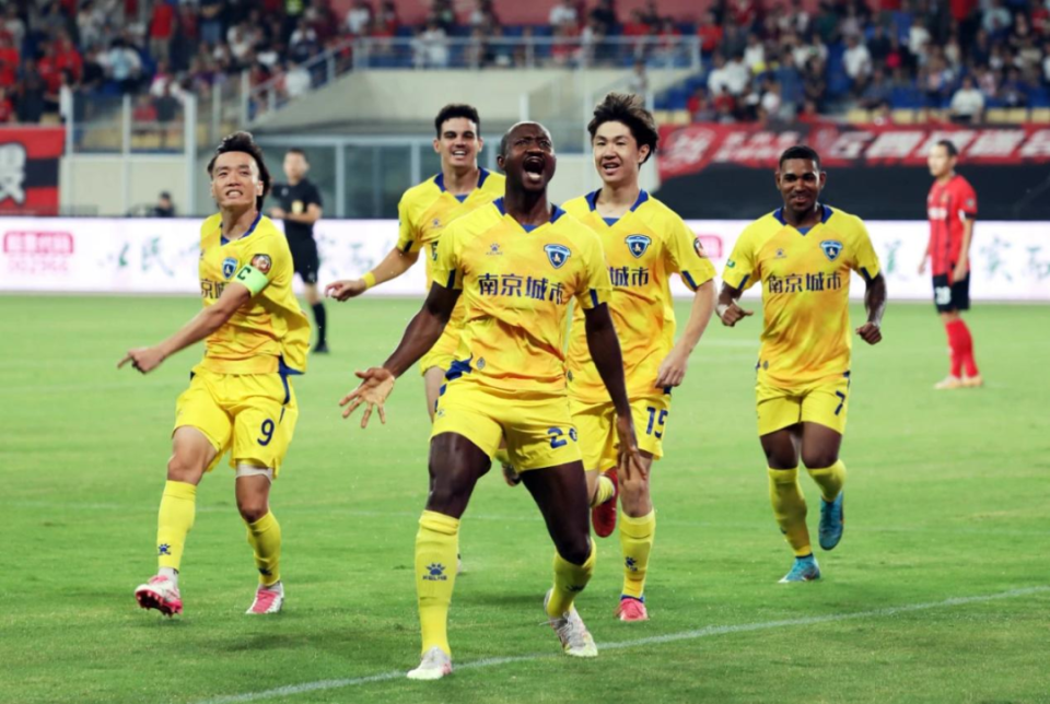 包含B体育APP:中甲联赛：保级大战愈演愈烈，各队为保级而战的词条