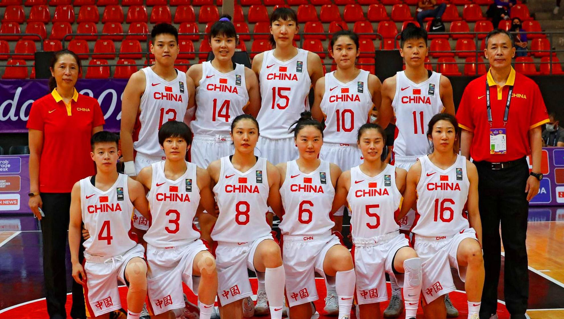 B体育官网：中国女篮精神传承：拼搏、团结与永不放弃