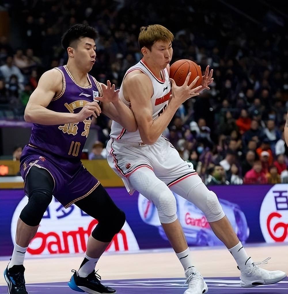 B体育官网：CBA外援与本土球员，携手共进共创辉煌的简单介绍